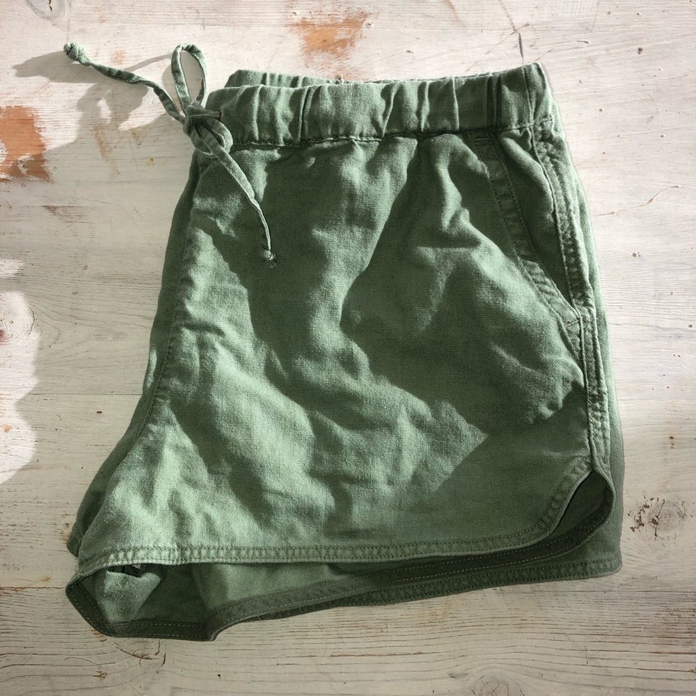Olive linen summer shorts.